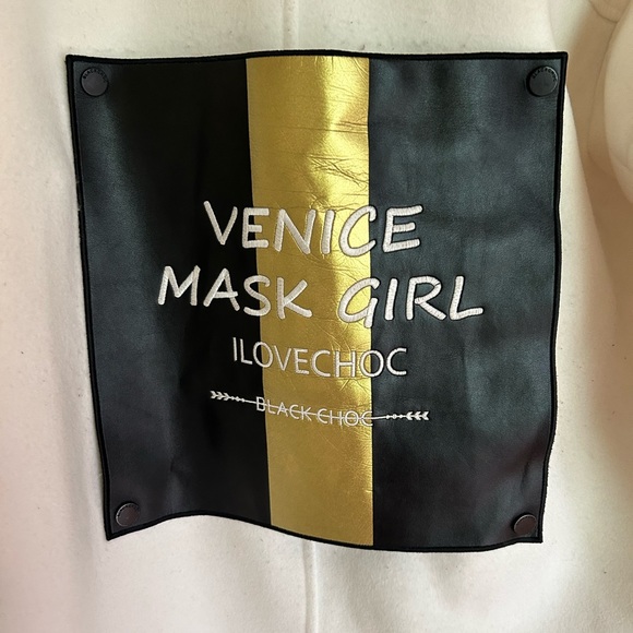 Black choc coat. One of a kind. Luxury. Looks amazing size small/medium - Picture 5 of 6